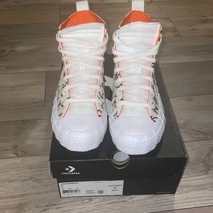 Unisex converse Sz 5 big kids ( worn once)